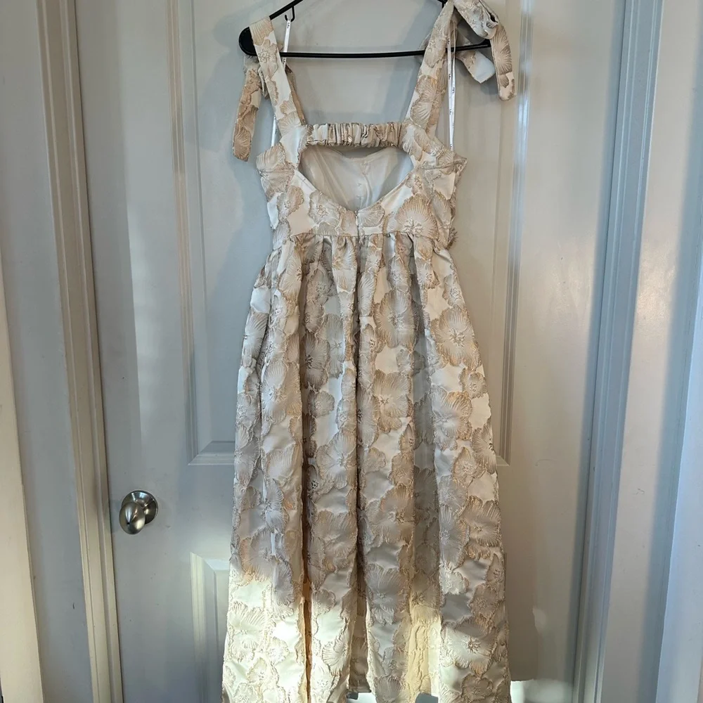 Lulu’s Cream & Gold Floral Jacquard Tie Strap Pockets Full Skirt MIDI Dress, S - Picture 12 of 14